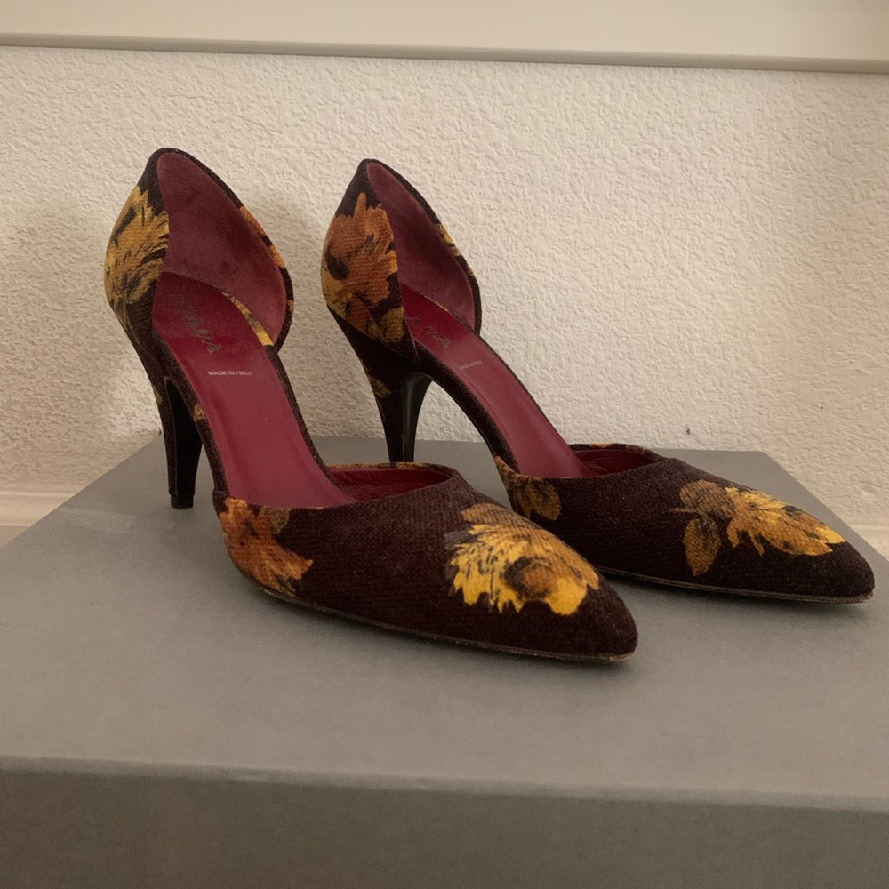 Prada Floral Print Canvas Pump - Picture 4 of 4